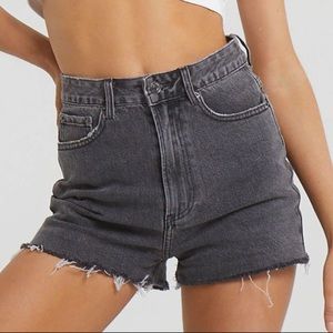 Raw hem denim mom short
